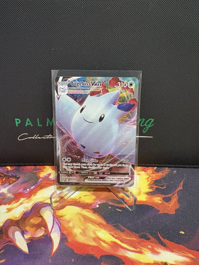 Pokémon TCG Togekiss Vmax Vivid Voltage 141/185 Holo Ultra Rare